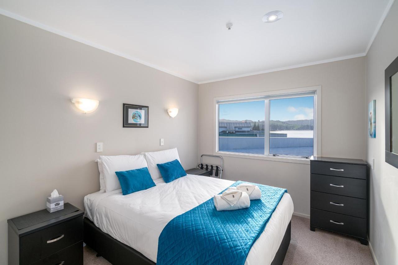Waterfront Apartments Whitianga Exteriör bild