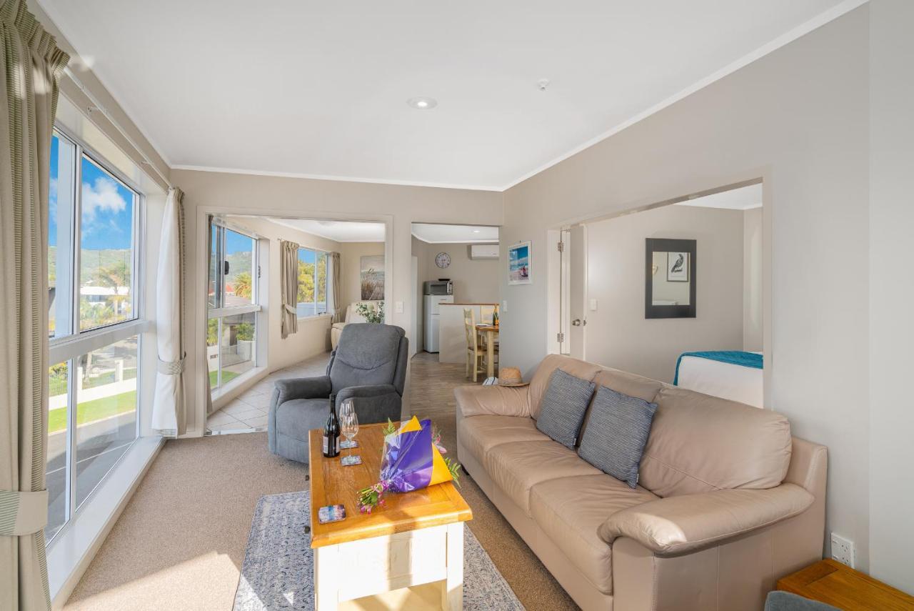 Waterfront Apartments Whitianga Exteriör bild