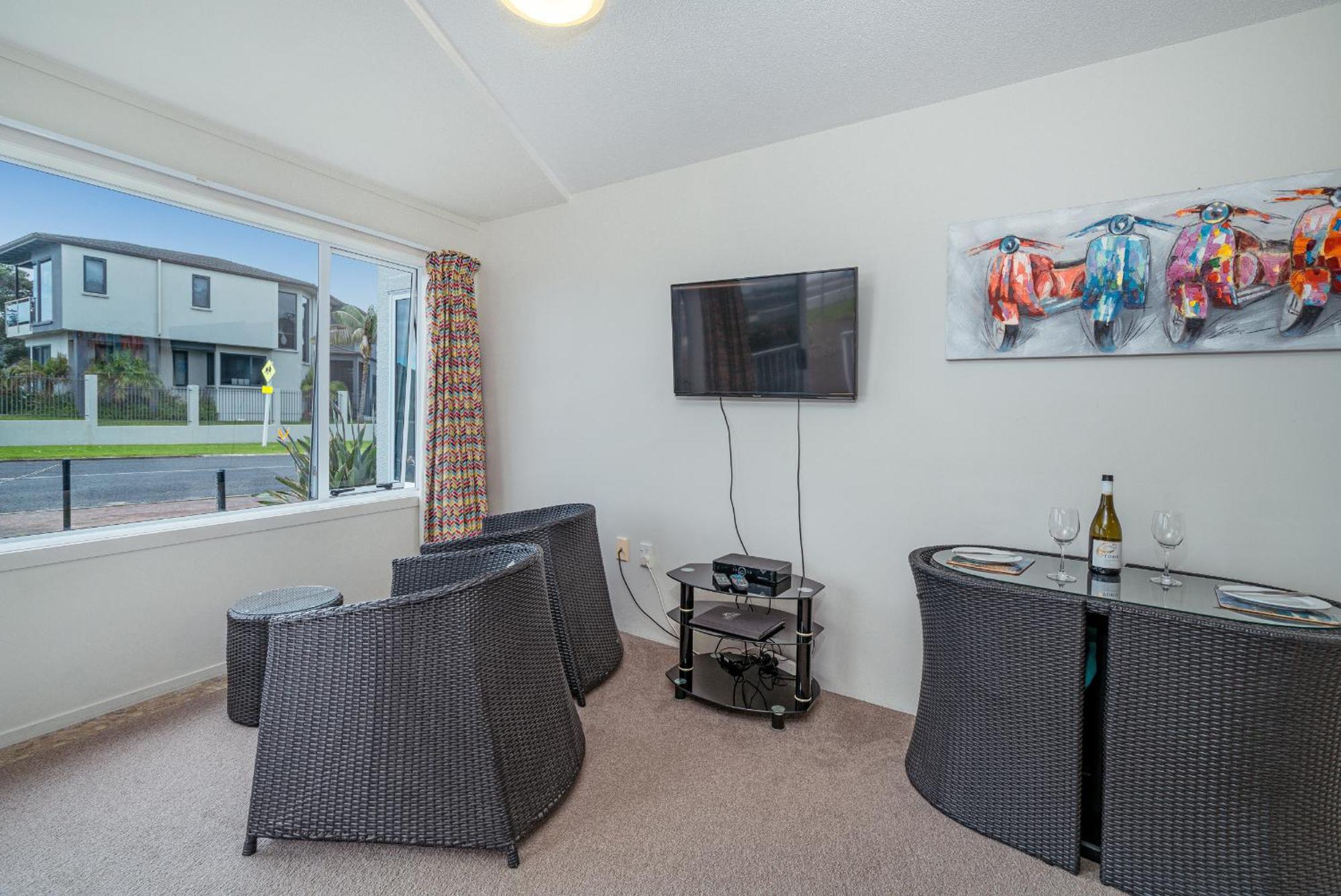 Waterfront Apartments Whitianga Exteriör bild