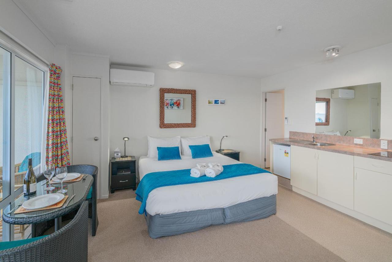 Waterfront Apartments Whitianga Exteriör bild