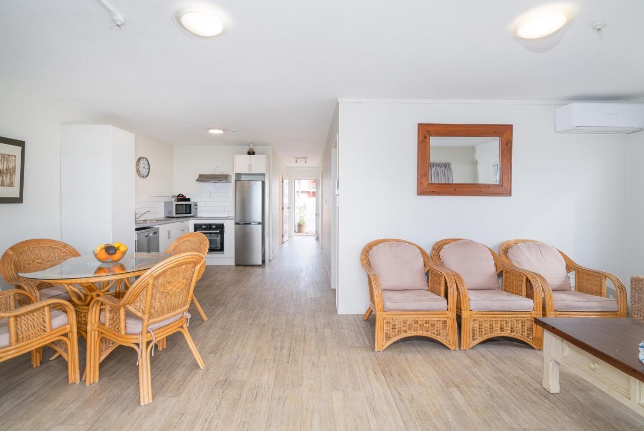 Waterfront Apartments Whitianga Exteriör bild
