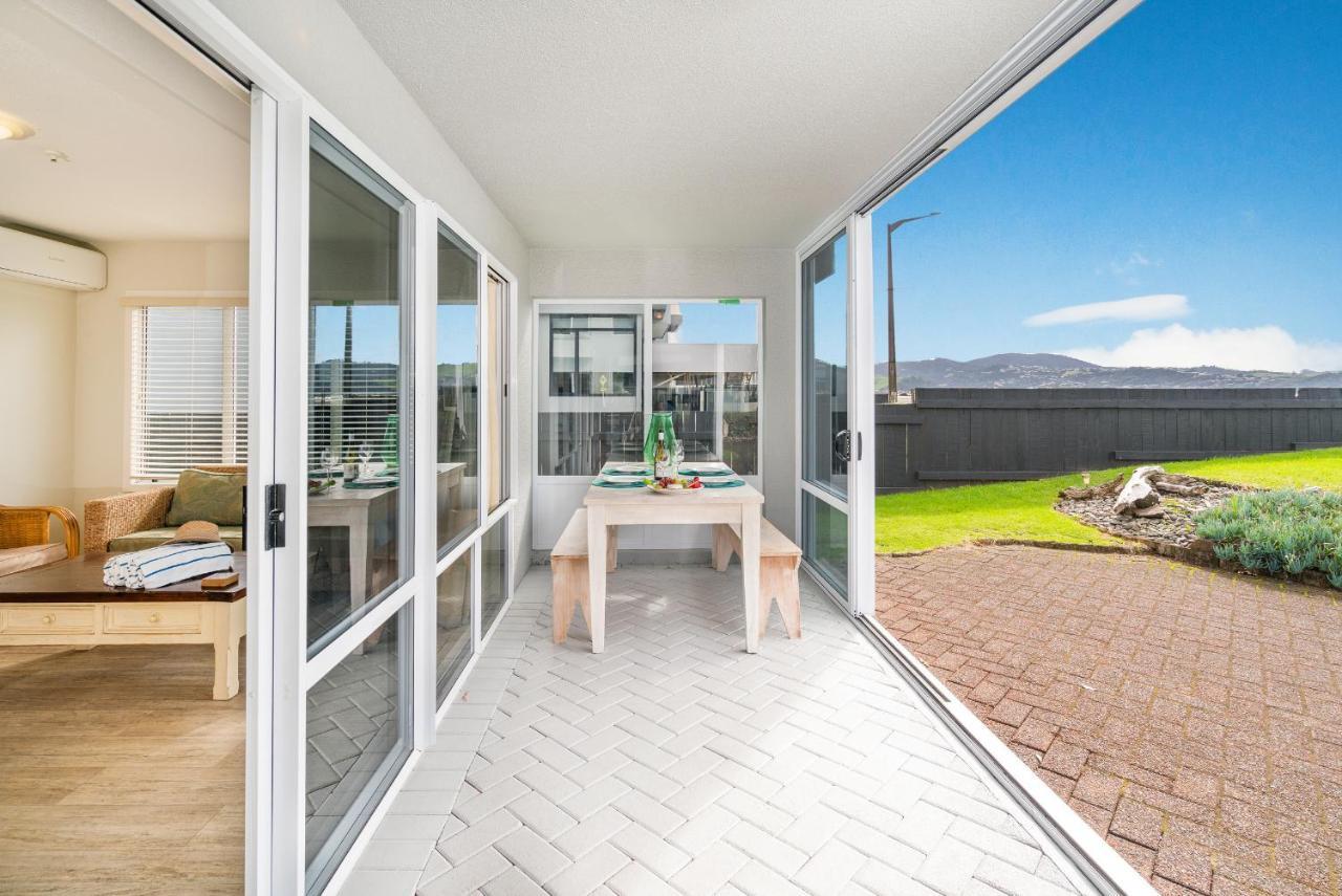Waterfront Apartments Whitianga Exteriör bild