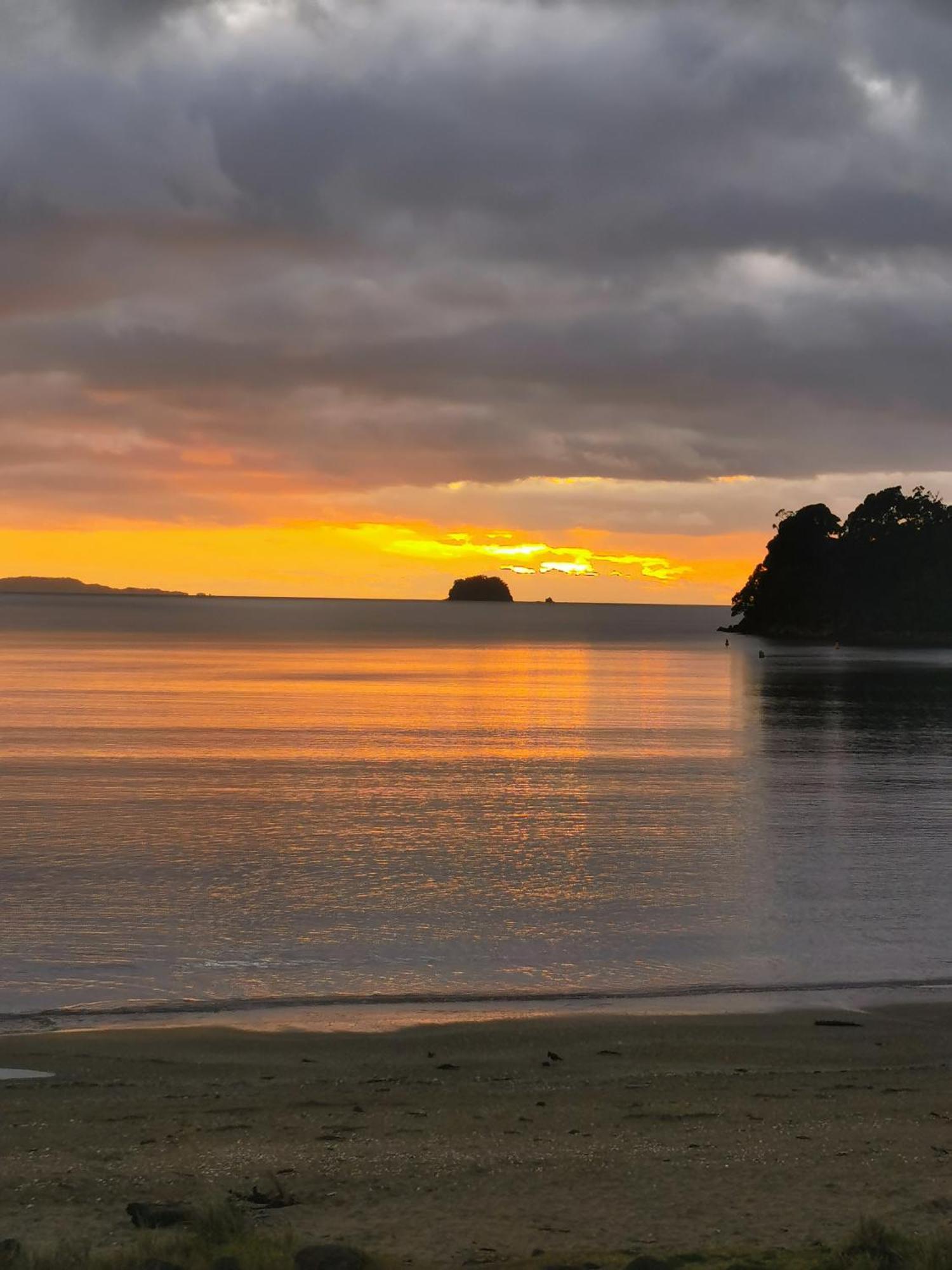 Waterfront Apartments Whitianga Exteriör bild
